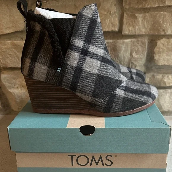 NWT TOMS Women's Checkered Ankle Booties - Black and Gray - Picture 1 of 7